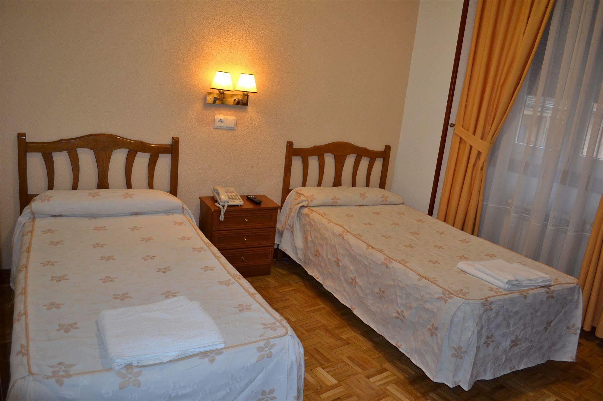 Hostal Edreira Madrid Luaran gambar